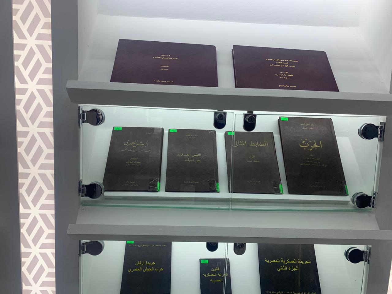الكتب داخل جناح وزارة الدفاع بمعرض الكتاب