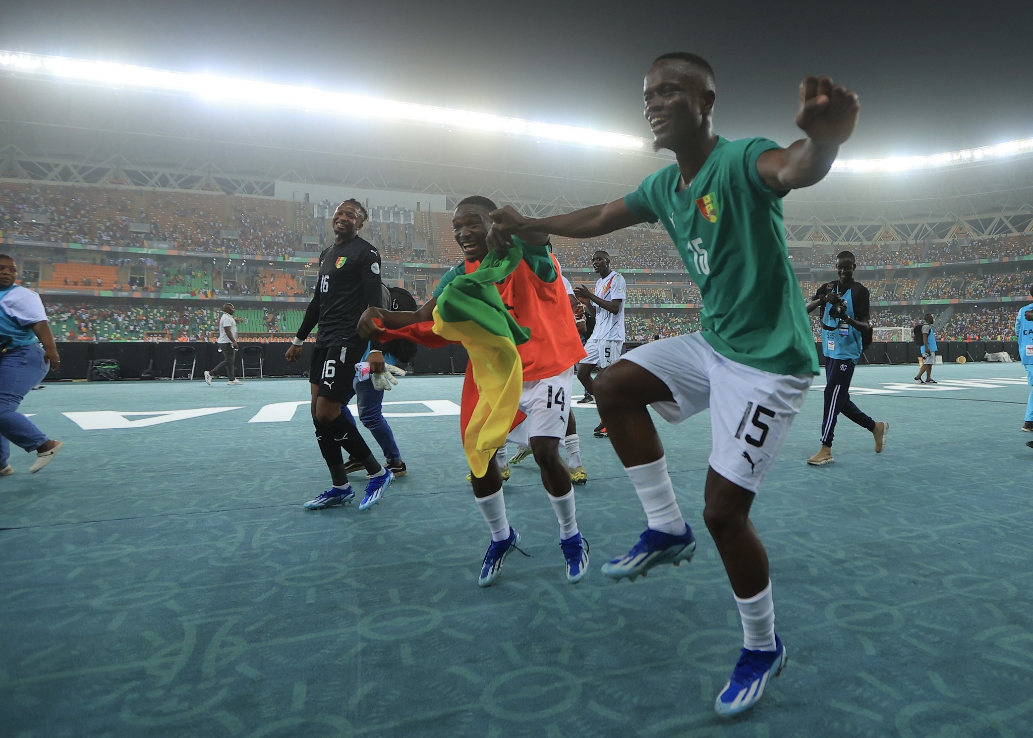 احتفال لاعبو منتخب غينيا  (5)