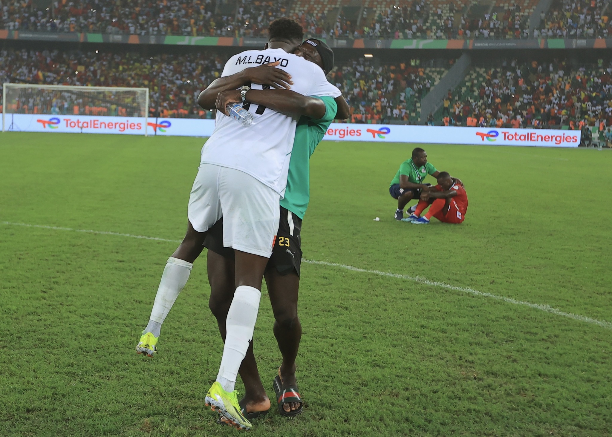 احتفال لاعبو منتخب غينيا  (4)