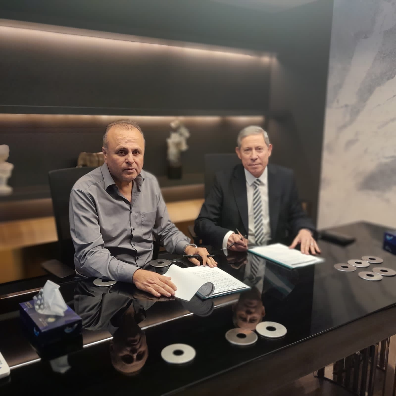 عمرو الفقي الرئيس التنفيذي والعضو المنتدب للشركة المتحدة للخدمات الإعلامية مع المستشار بهاء المري
