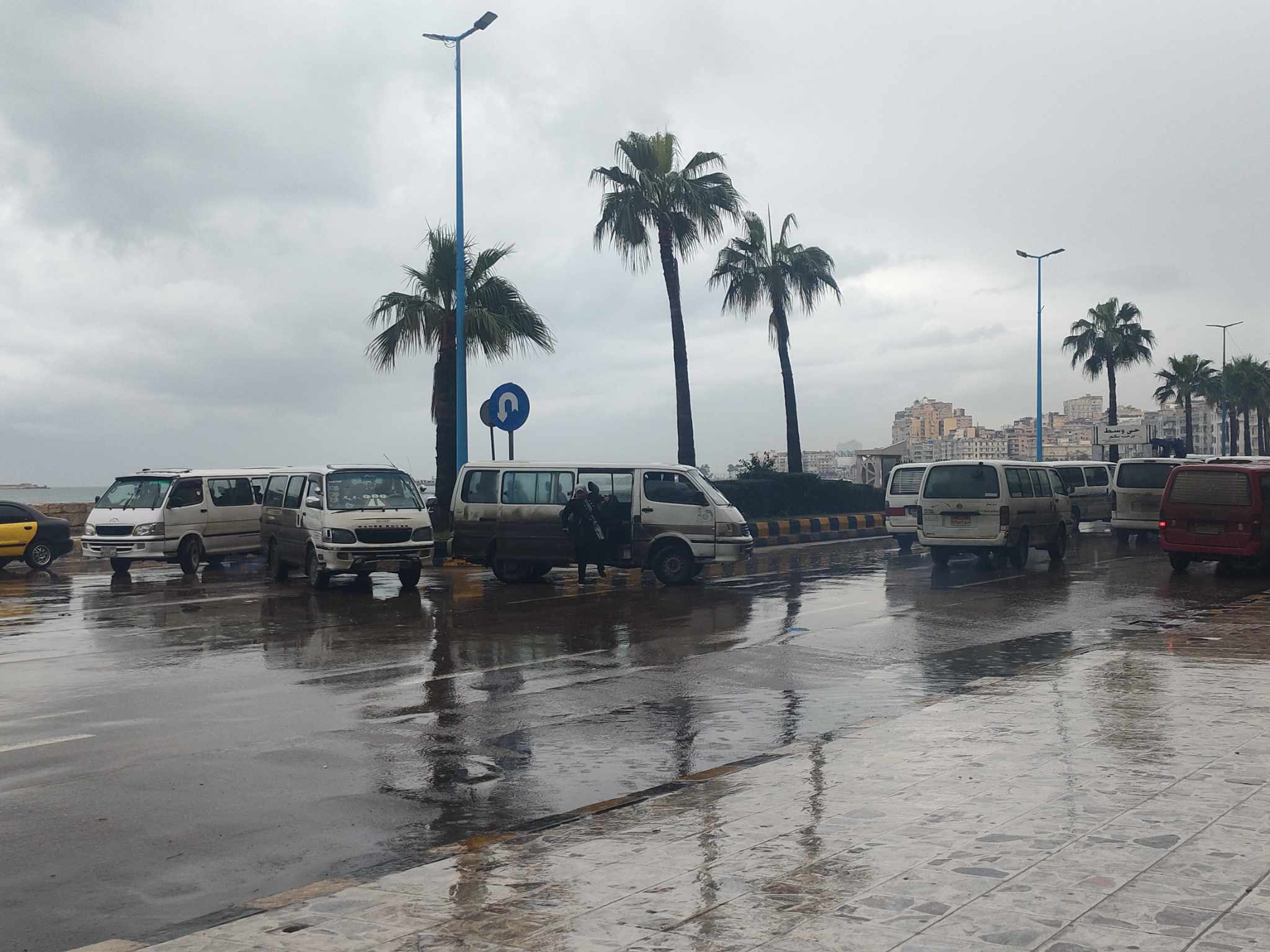 امطار غزيرة وانخفاض في درجات الحرارة بالإسكندرية