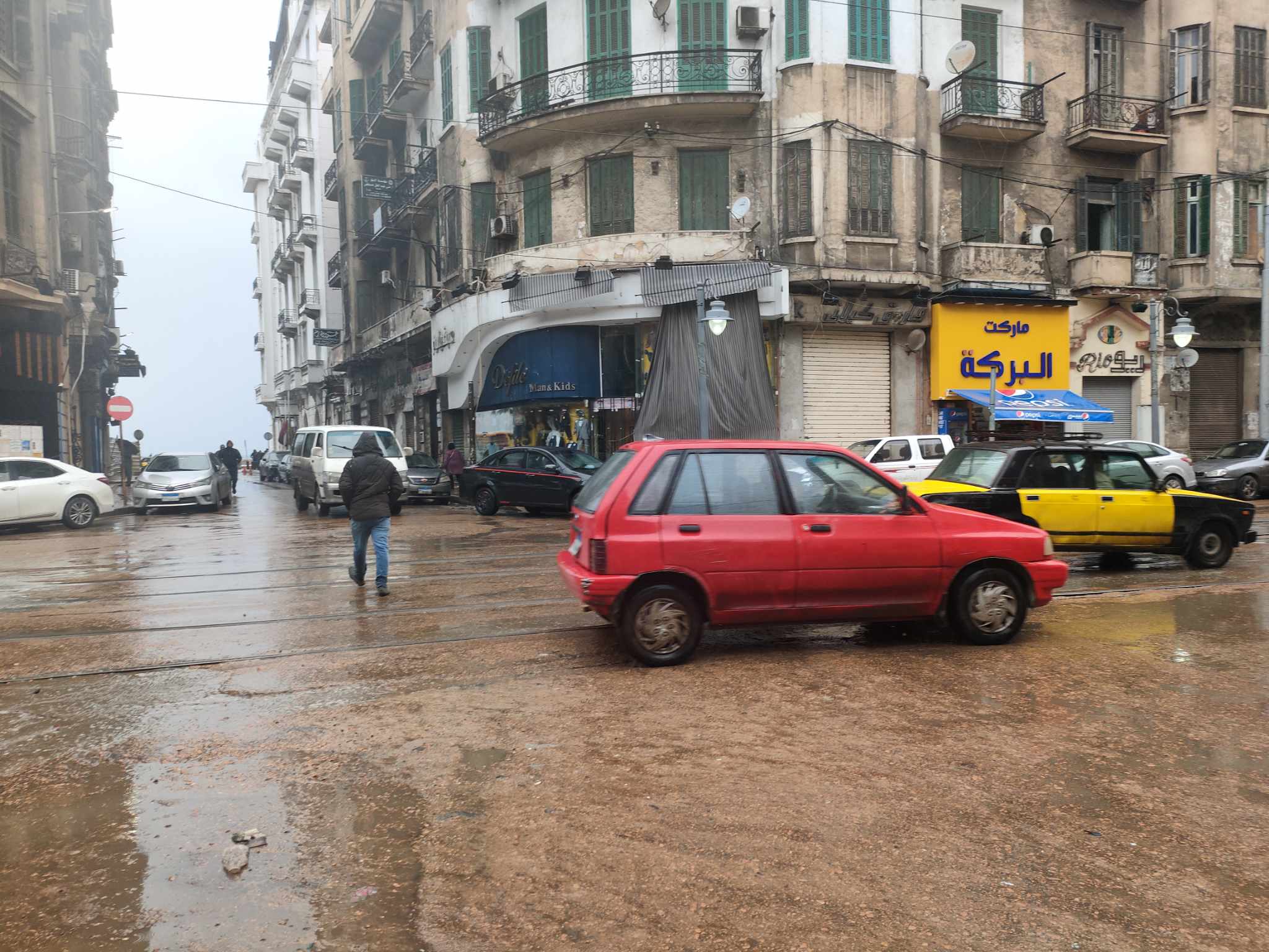 امطار غزيرة على وسط الإسكندرية