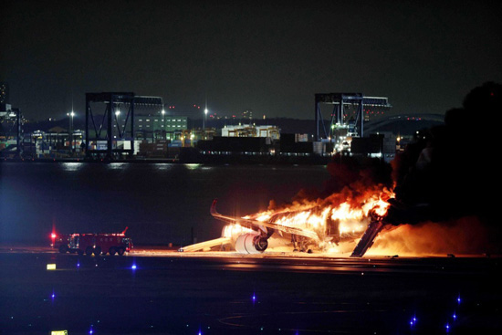 حريق طائرة الخطوط الجوية اليابانية (2)