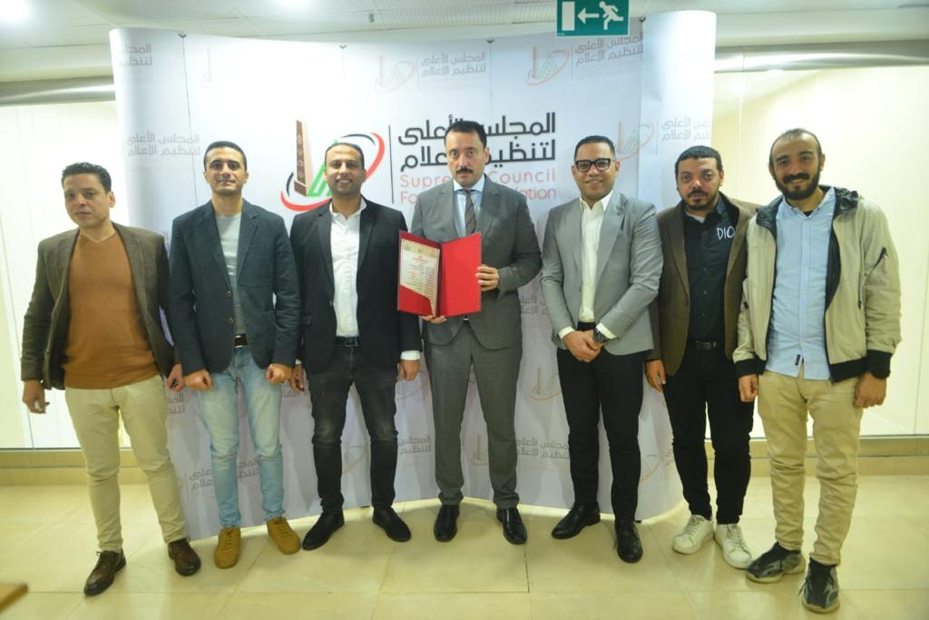 الصحفي أمين صالح يتسلم ترخيص الموقع العام من العليا للإعلام... الصور (6)