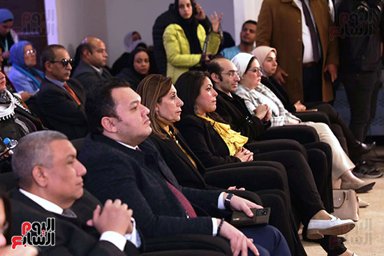 الحضور (2)
