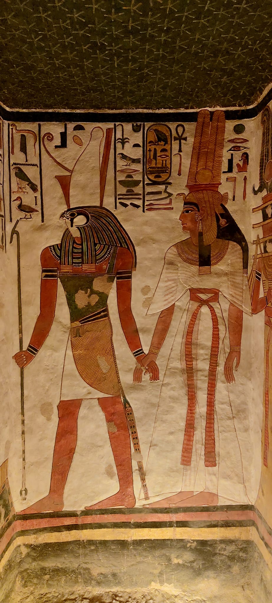 نقوش ورسومات مميزة داخل المقابر الفرعونية بالأقصر