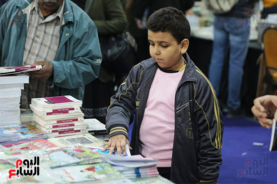 حضور الاطفال و الشباب إلى معرض الكتاب (3)