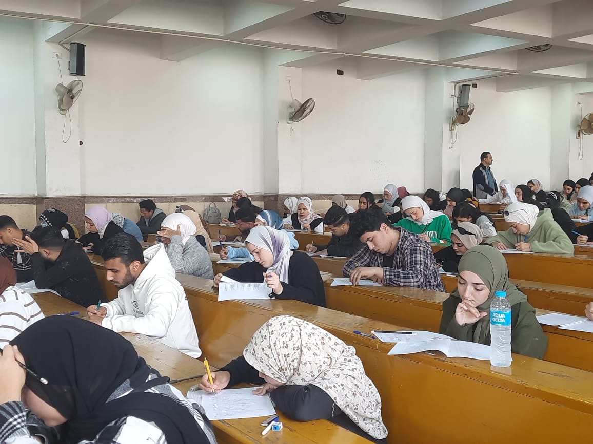 امتحانات نهاية الفصل الدراسى الأول بجامعة عين شمس