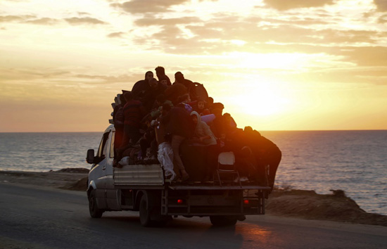 إخلاء سكان مخيمي النصيرات والبريج للاجئين (5)