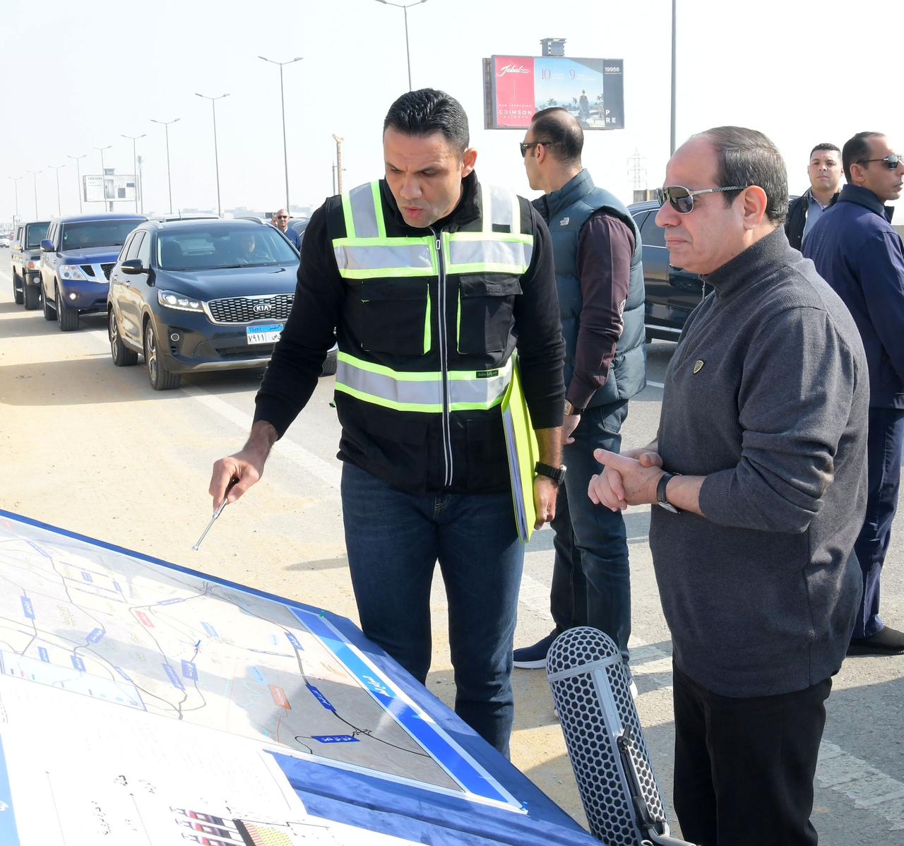 الرئيس السيسى يتفقد مشروعات الطرق والمحاور الجديدة (1)