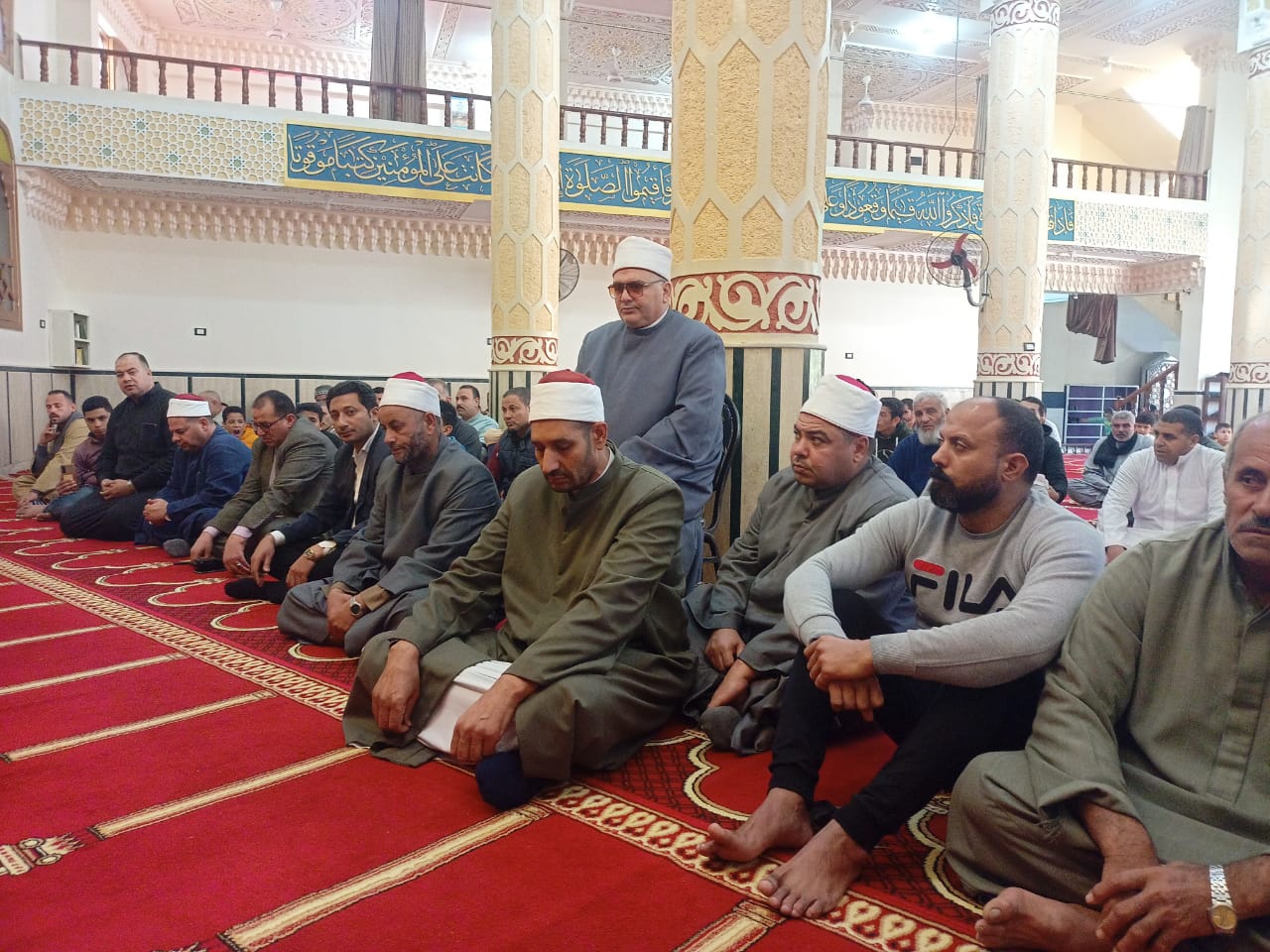 الحضور خلال افتتاح المسجد
