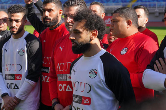 الرئيس السيسي مع لاعبي المنتخب الوطني لكرة القدم  (5)