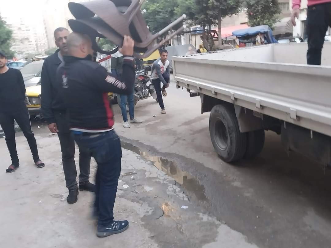 رفع الاشغالات وغلق محلات مخالفة بحي المنتزة بالإسكندرية