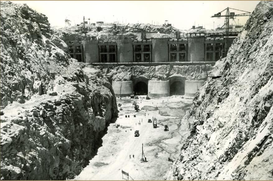 صورة قديمة لأنفاق السد