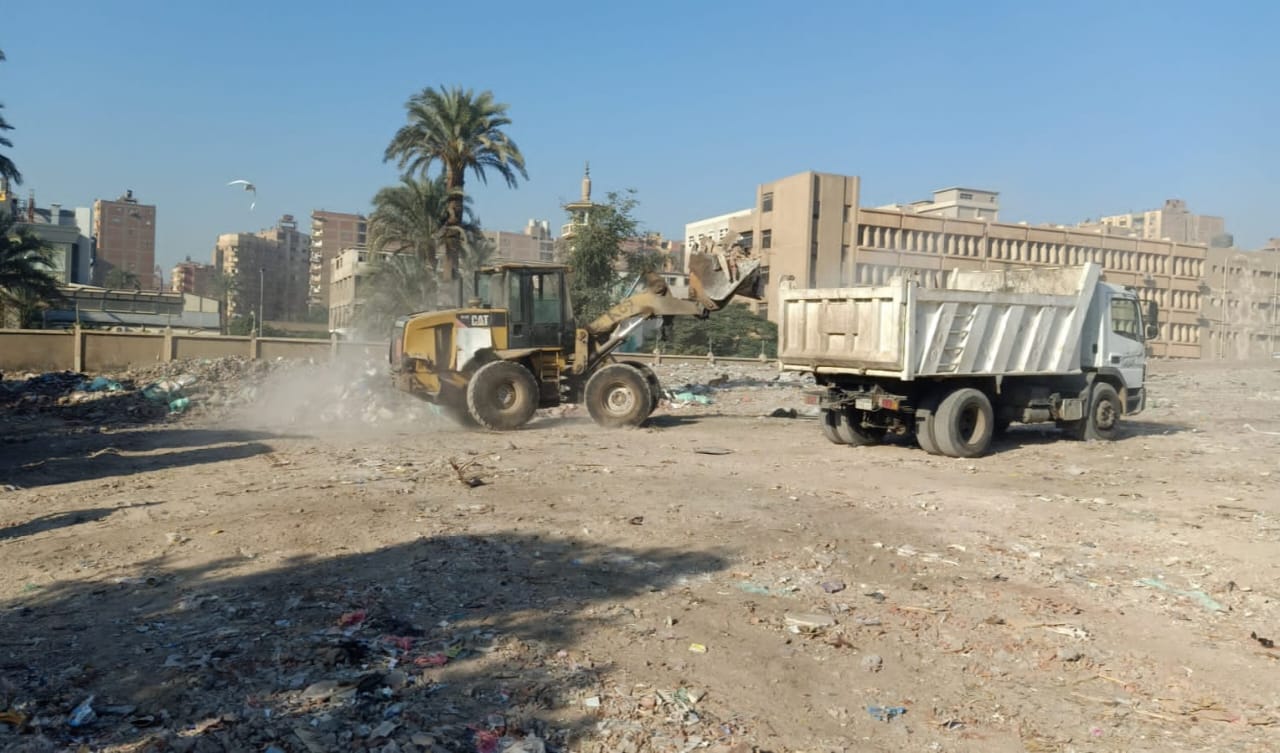 رفع المخلفات والرتش من أرض المطاحن بشارع فيصل