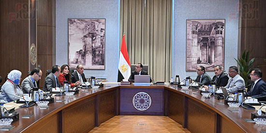 اجتماع رئيس الوزراء ووزير الطيران  (2)