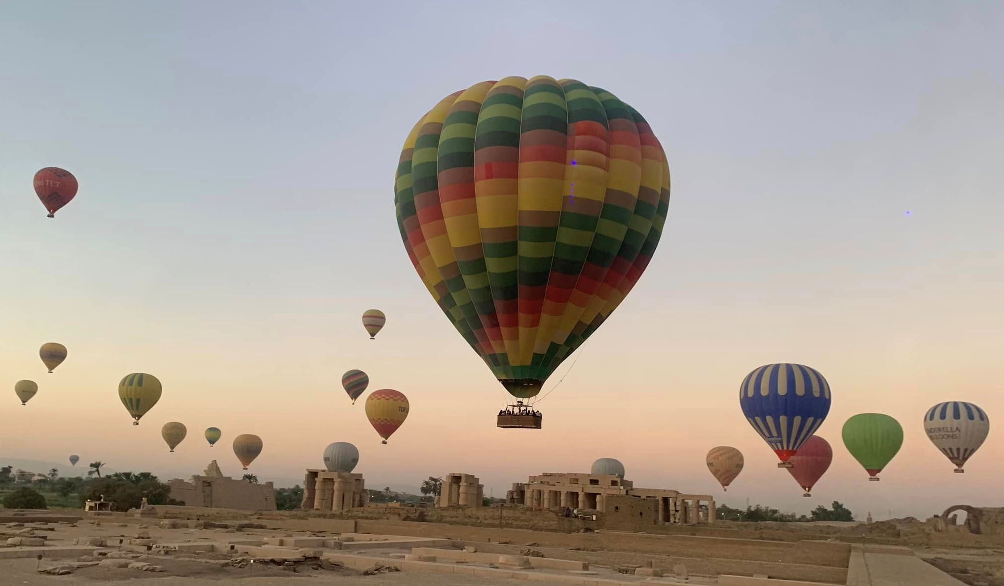 رحلات البالون الطائر بالأقصر تعود بتحليق 75 رحلة تقل 1500 سائح