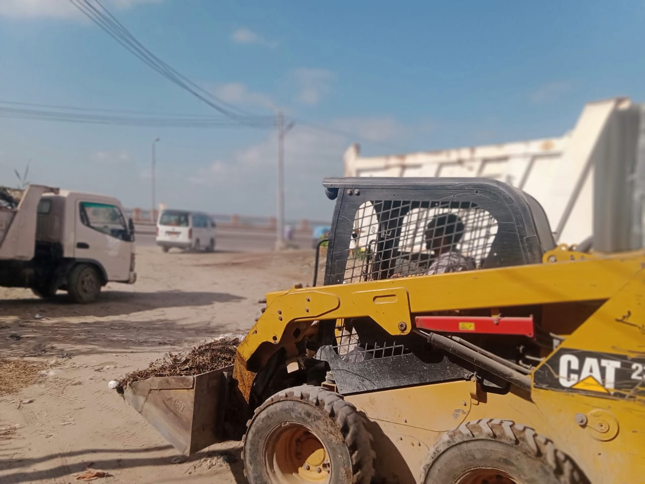 رفع المخلفات من الشوارع رفع المخلفات من الشوارع