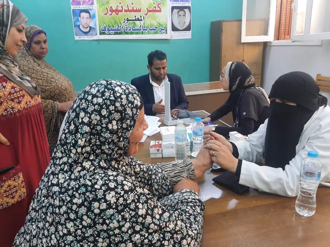 جانب من عمل القافلة (6)