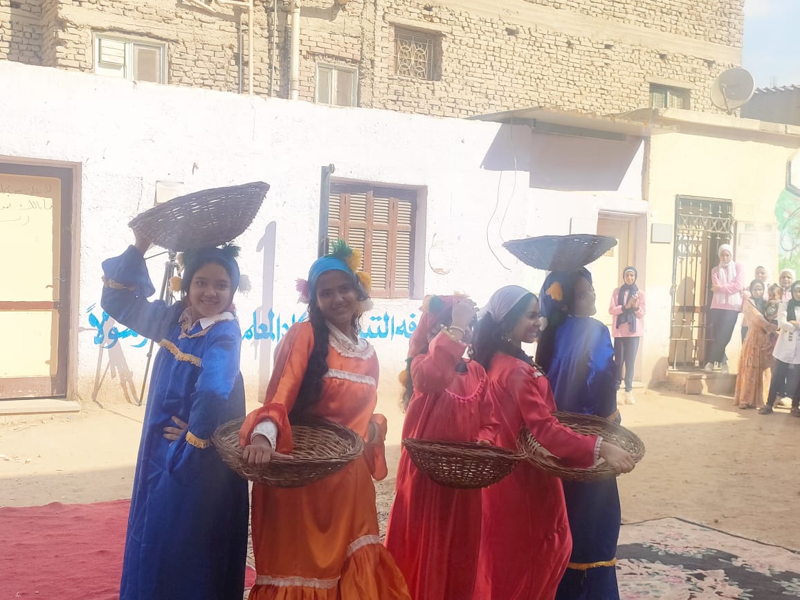 استعراض دور المرأة الريفية المصرية