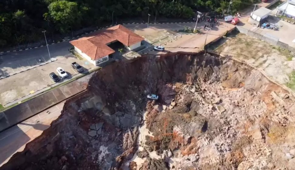 انهيار ارضى فى البرازيل 