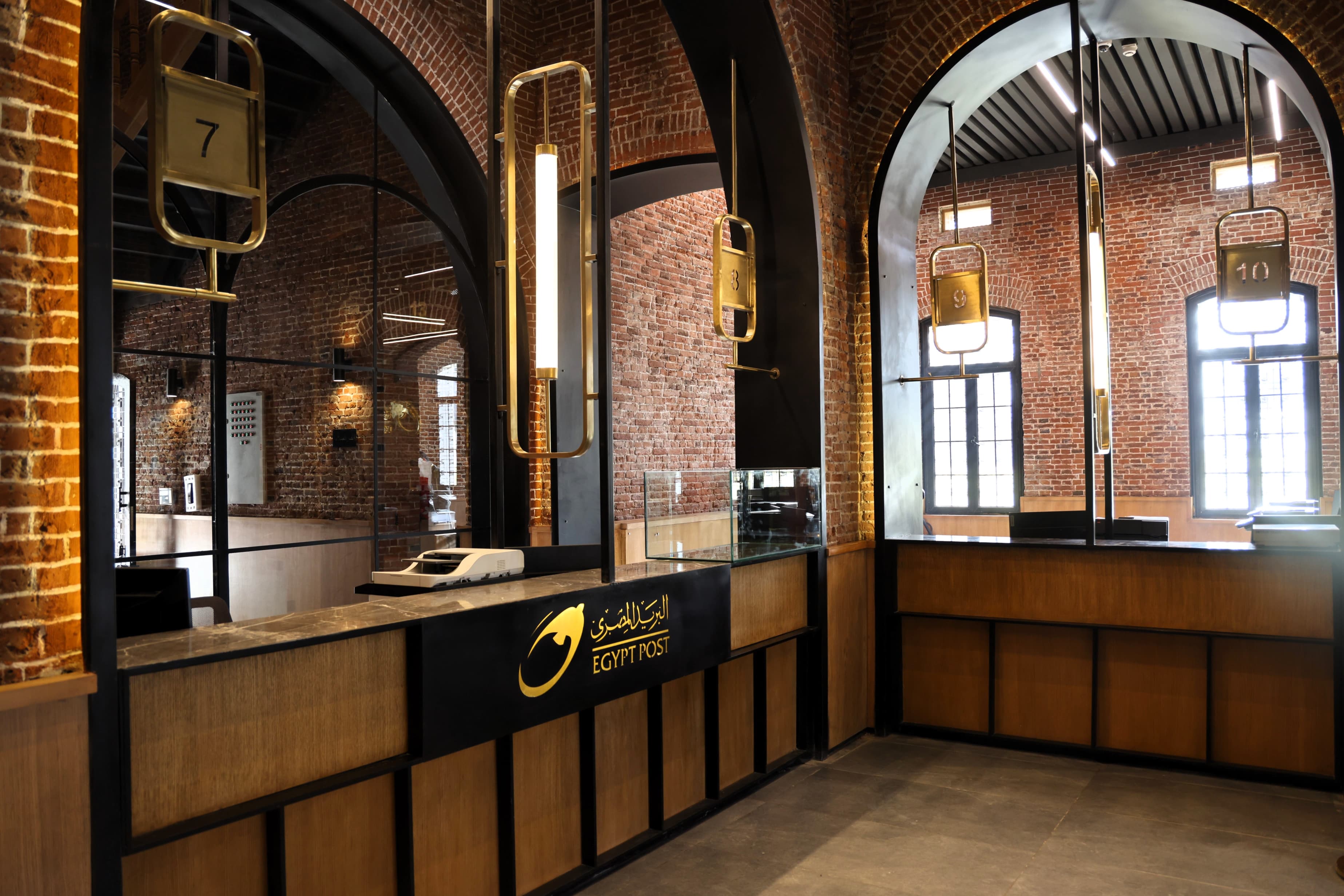 شبابيك خدمة العملاء بمكتب بريد أسيوط 7