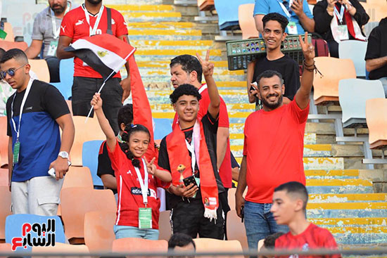 الجماهير تساند المنتخب فى مباراة موريتانيا