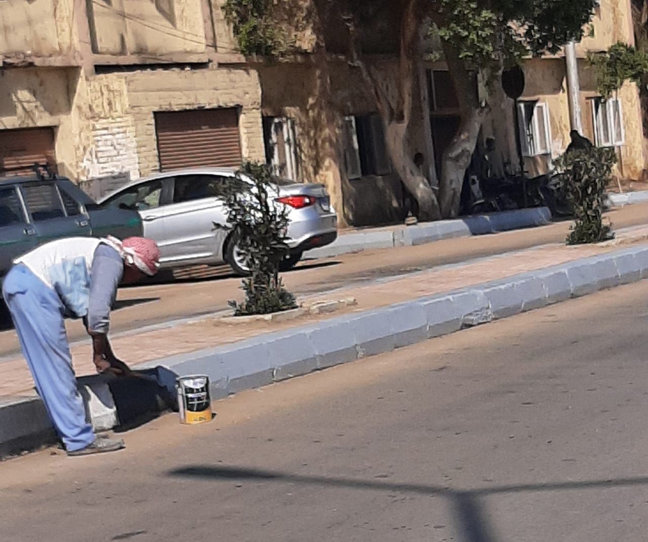 دهان وترميم الأرصفة بشوارع إسنا دهان وترميم الأرصفة بشوارع إسنا