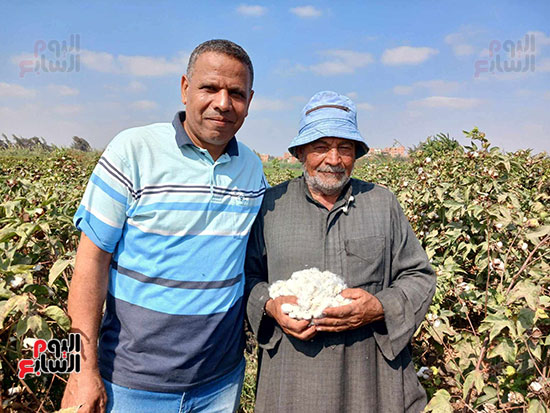 العم-لطفى-مع-مدير-الجمعية-الزراعية-بدعبس