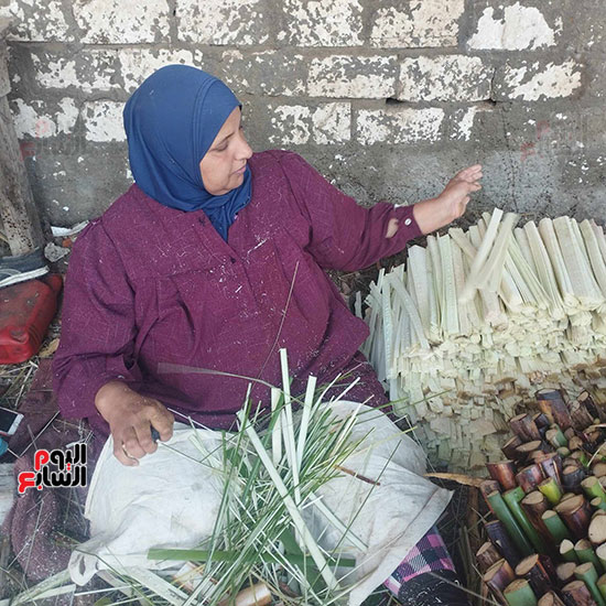 سيدات-تصنع-البردى