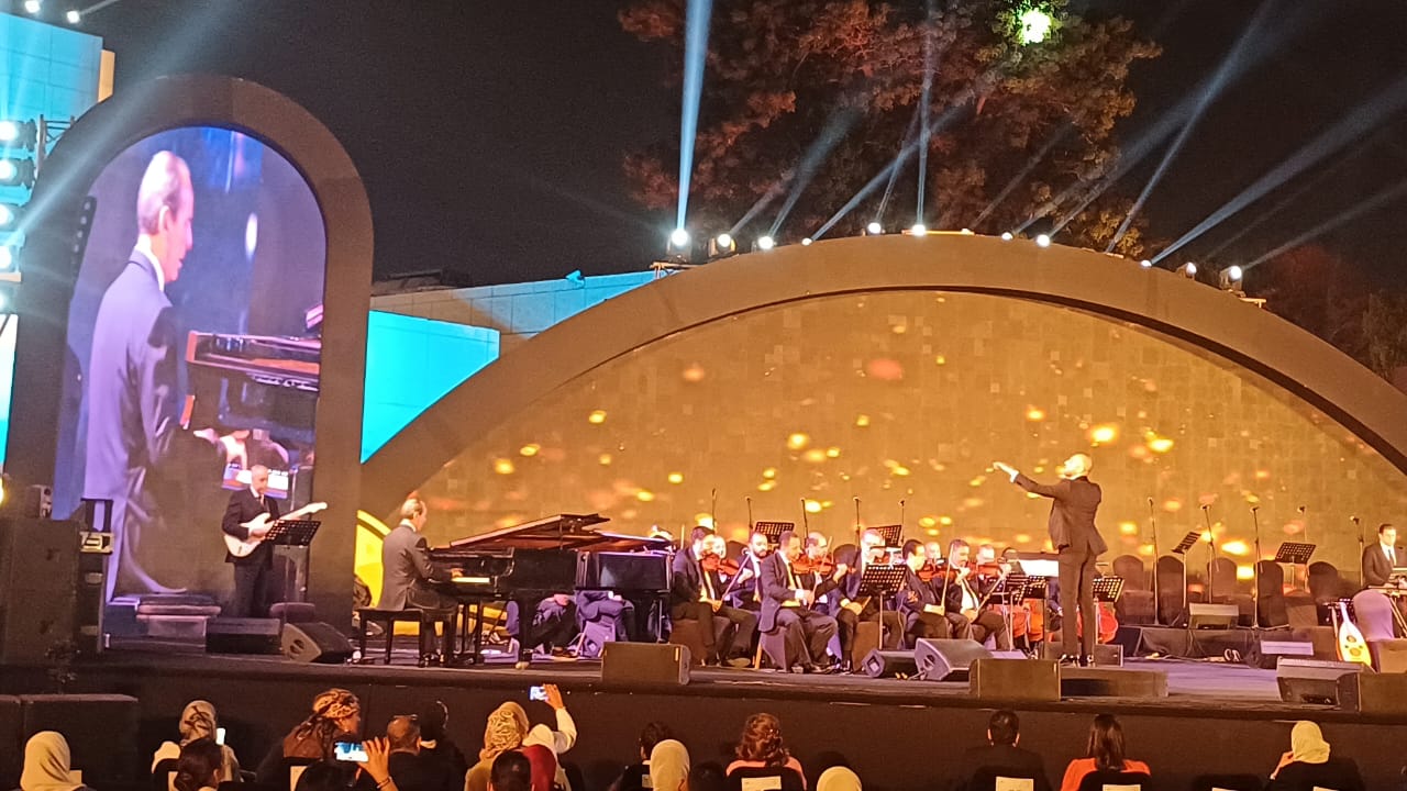 عمرو سليم يسلي جمهور مهرجان الموسيقى العربية بأجمل المقطوعات الموسيقية (2)