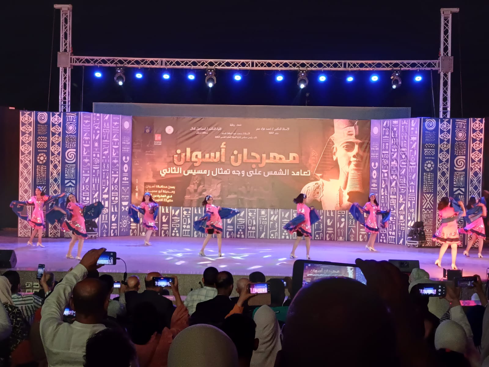 انطلاق مهرجان تعامد الشمس على المسرح الصيفى بأسوان بمشاركة 9 فرق (2)