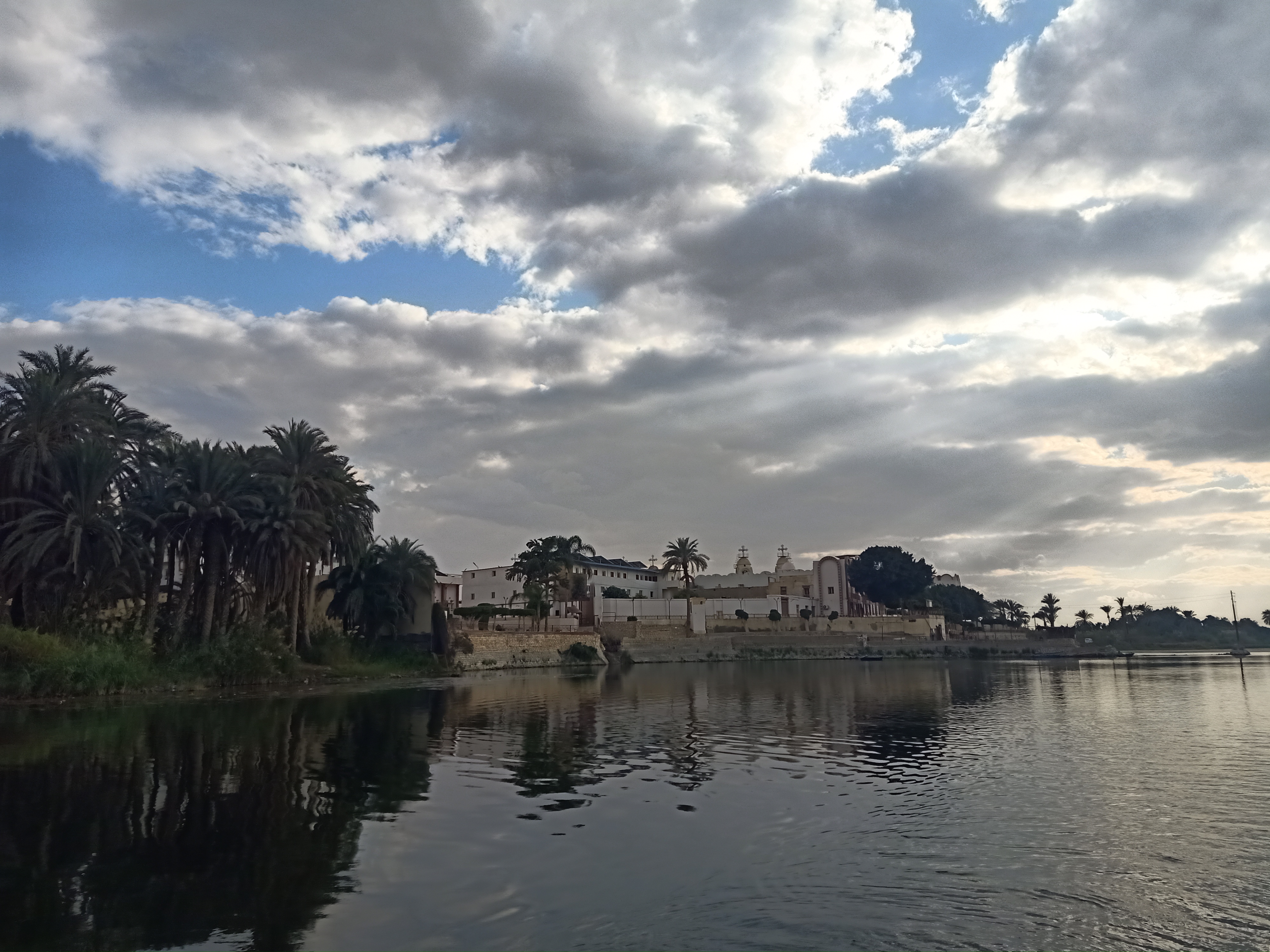 النيل يحتضن دير العذراء مريم