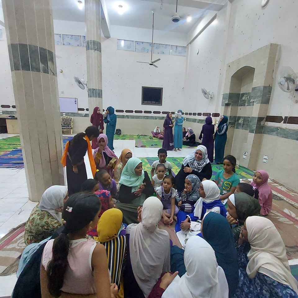 لقاءات لمكافحة التسرب من التعليم وتعريف الأسر بأهمية تعليم أبناؤهم لقاءات لمكافحة التسرب من التعليم وتعريف الأسر بأهمية تعليم أبناؤهم