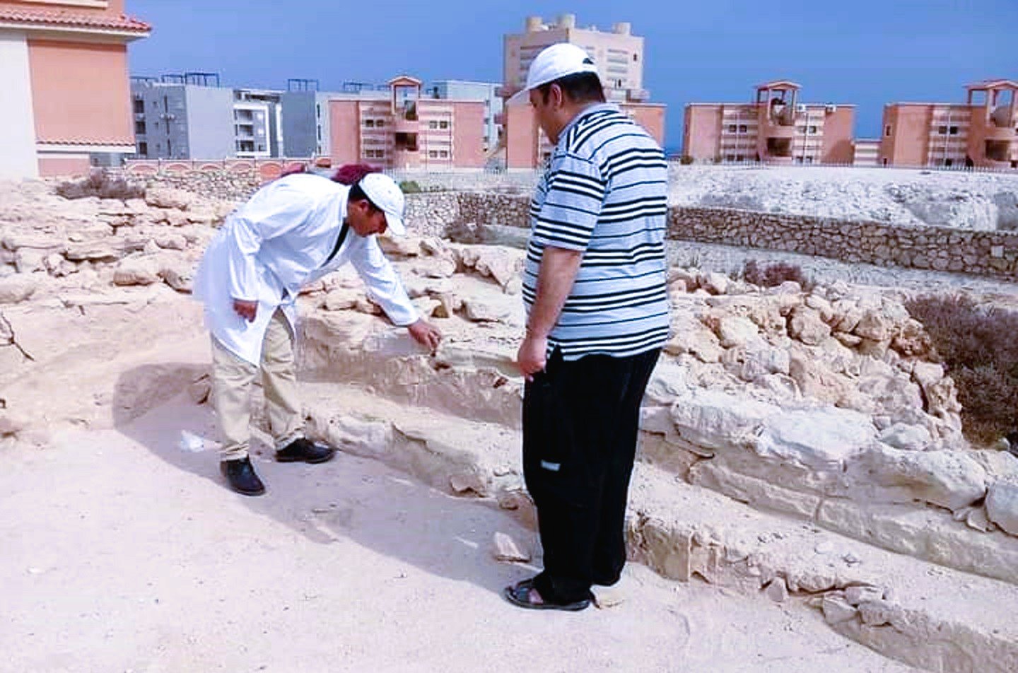 مصطبة الصلاة داخل اقدم كنيسة في مطروح