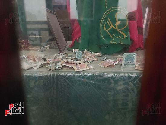 مبالغ-مالية-كبيرة-داخل-المقام مبالغ-مالية-كبيرة-داخل-المقام