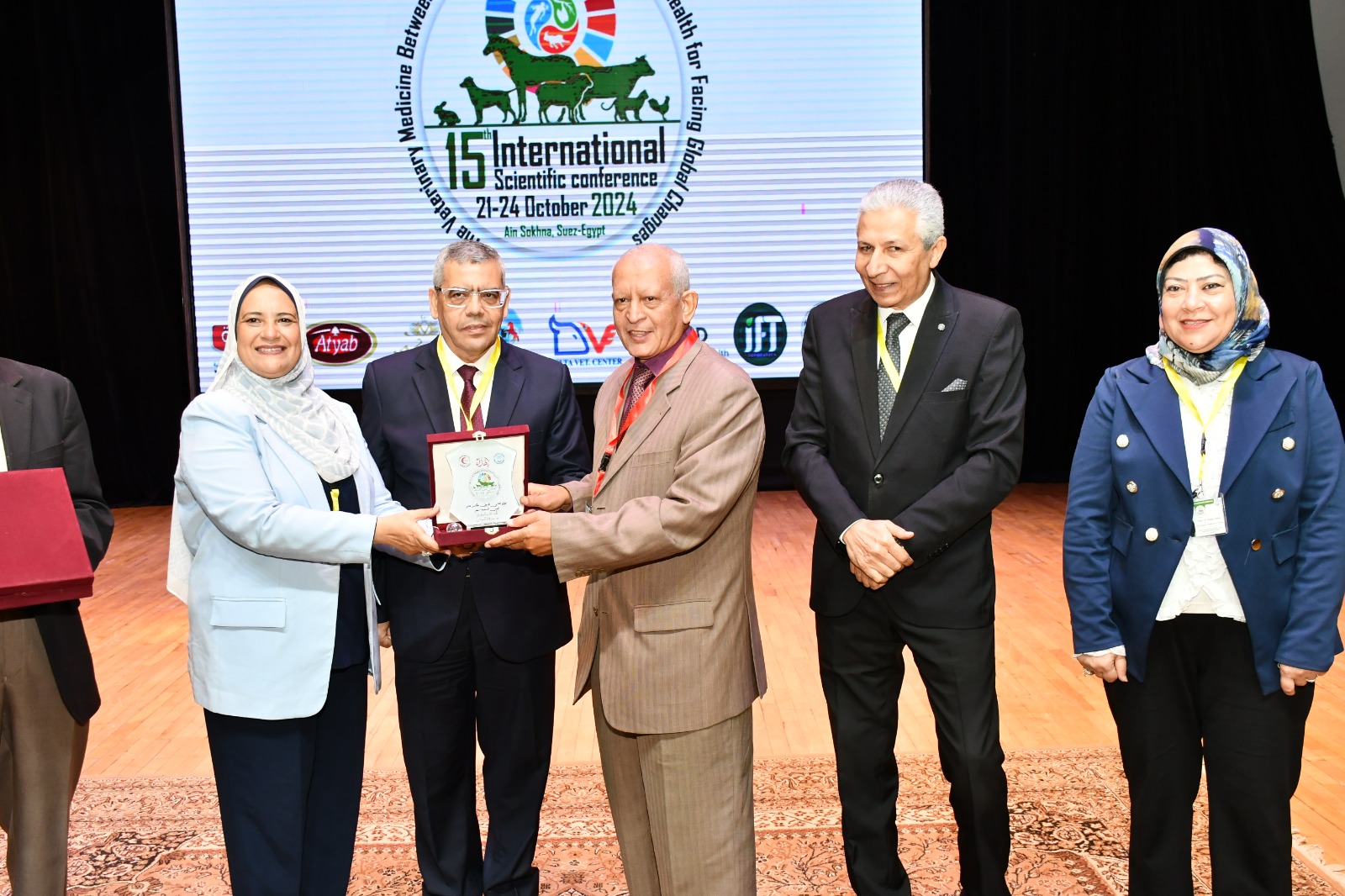 كواليس مؤتمر كلية الطب البيطري بجامعة قناة السويس (5)