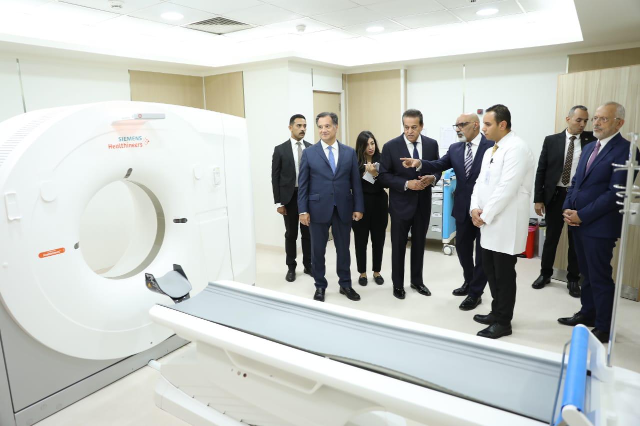 الدكتور خالد عبد الغفار ووزير الصحة اليوناني يتفقدان مستشفى العاصمة الإدارية الدكتور خالد عبد الغفار ووزير الصحة اليوناني يتفقدان مستشفى العاصمة الإدارية
