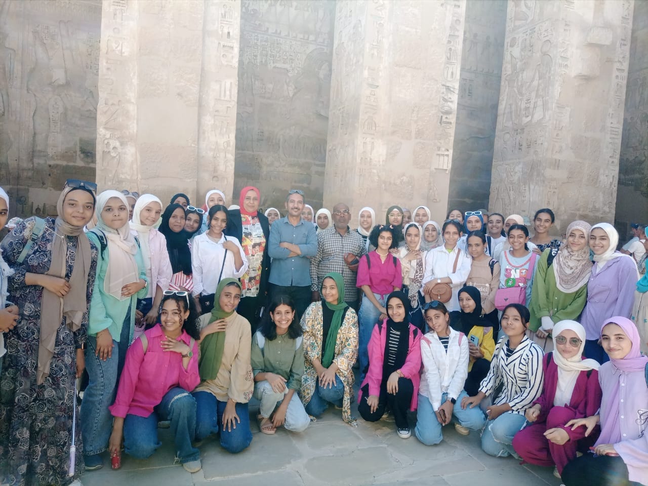 الوعى الأثرى بالأقصر تنظم جولة في معبد هابو التاريخي لـ50 طالبة