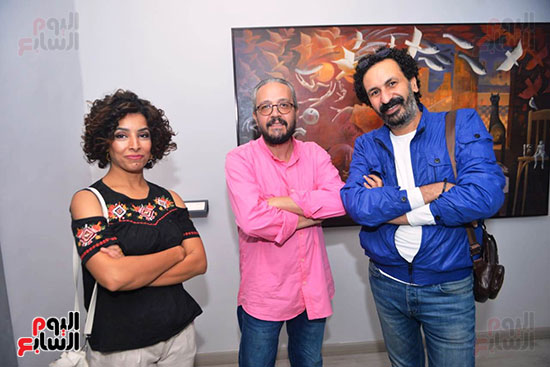 مجموعة من الفنانين بمعرض مشهد مجموعة من الفنانين بمعرض مشهد