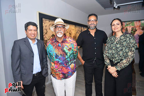 جانب من الحضور فى معرض مشهد جانب من الحضور فى معرض مشهد