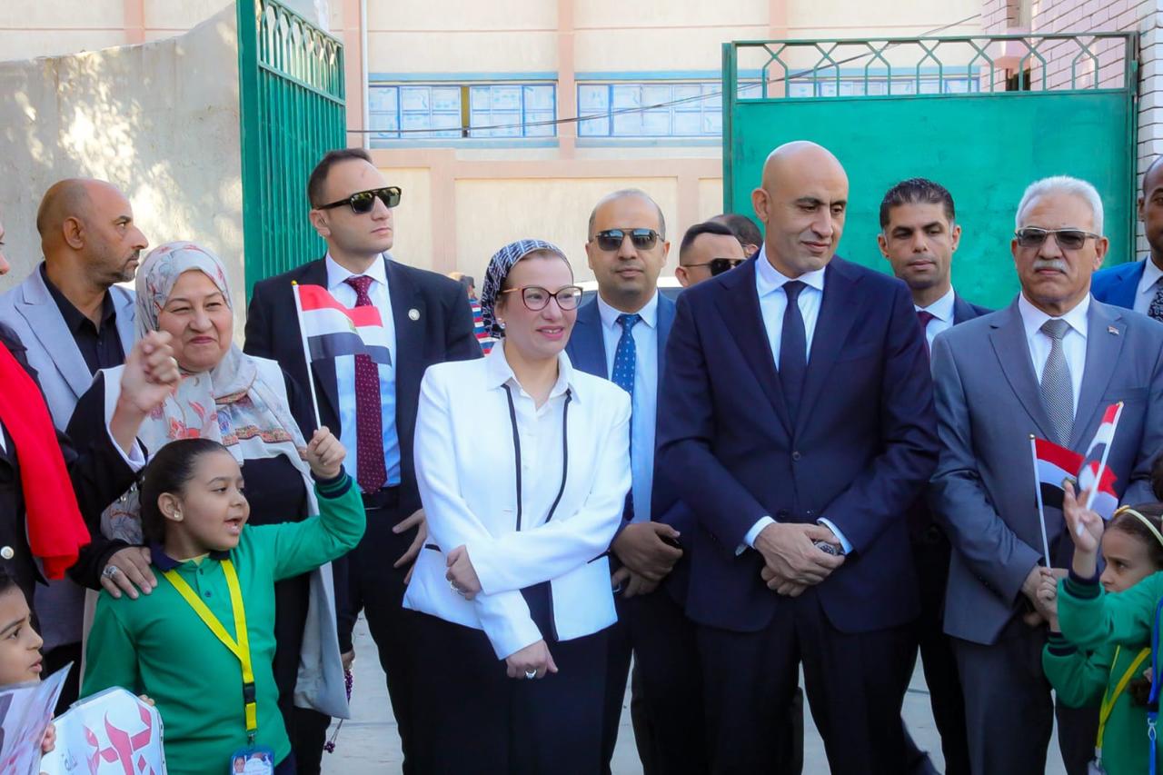 وزيرا البيئة والتعليم يطلقان المرحلة الأولى من مبادرة "تشجير وفصل المخلفات من المنبع وزيرا البيئة والتعليم يطلقان المرحلة الأولى من مبادرة "تشجير وفصل المخلفات من المنبع