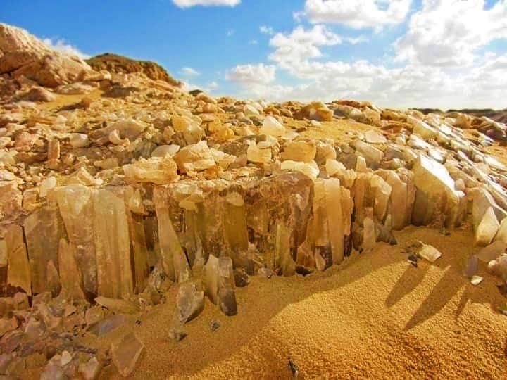 كريستال الجبل بألوان رائعة 