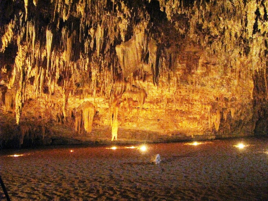 صخور كهف الجارة بالوادى الجديد