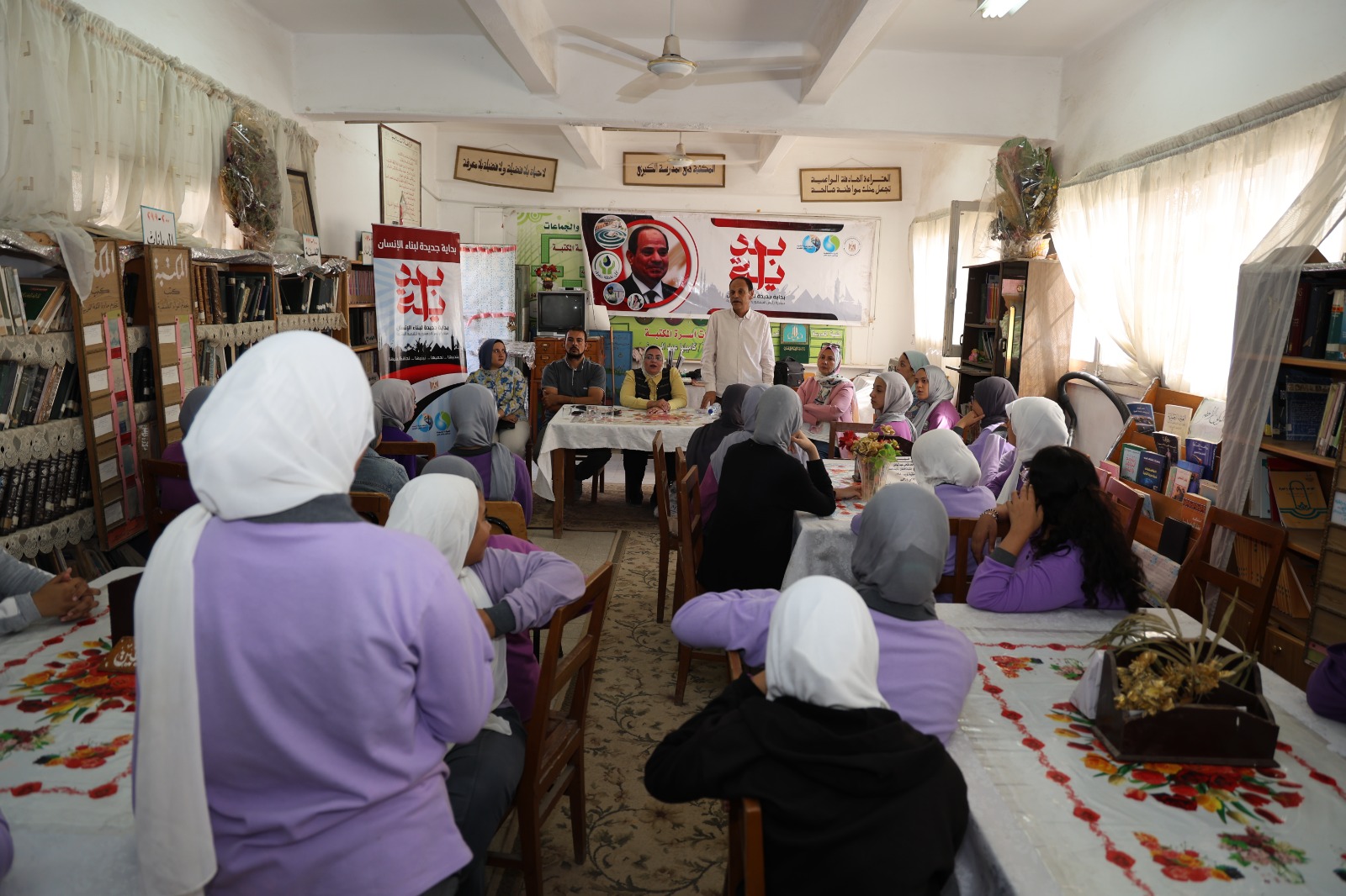 خلال تنظيم الندوات بالمدارس خلال تنظيم الندوات بالمدارس