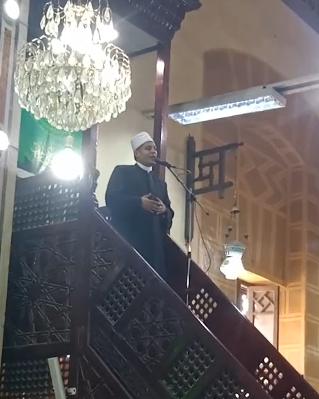 الشيخ عبد القادر سليم مدير الدعوة يؤدي خطبة أخر جمعة بمولد الدسوقي