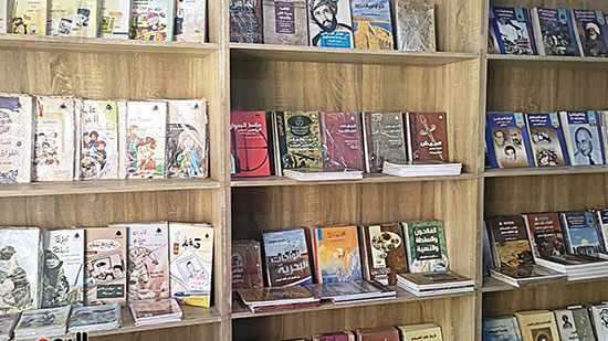 الكتب الموجودة بالكشك