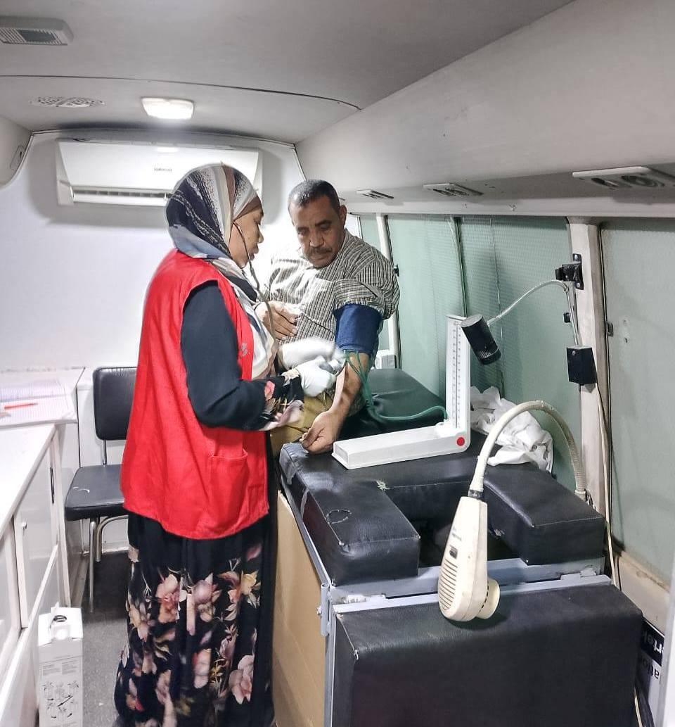 فحص المواطنين ضمن مبادرة 100 يوم صحة بالأقصر فحص المواطنين ضمن مبادرة 100 يوم صحة بالأقصر