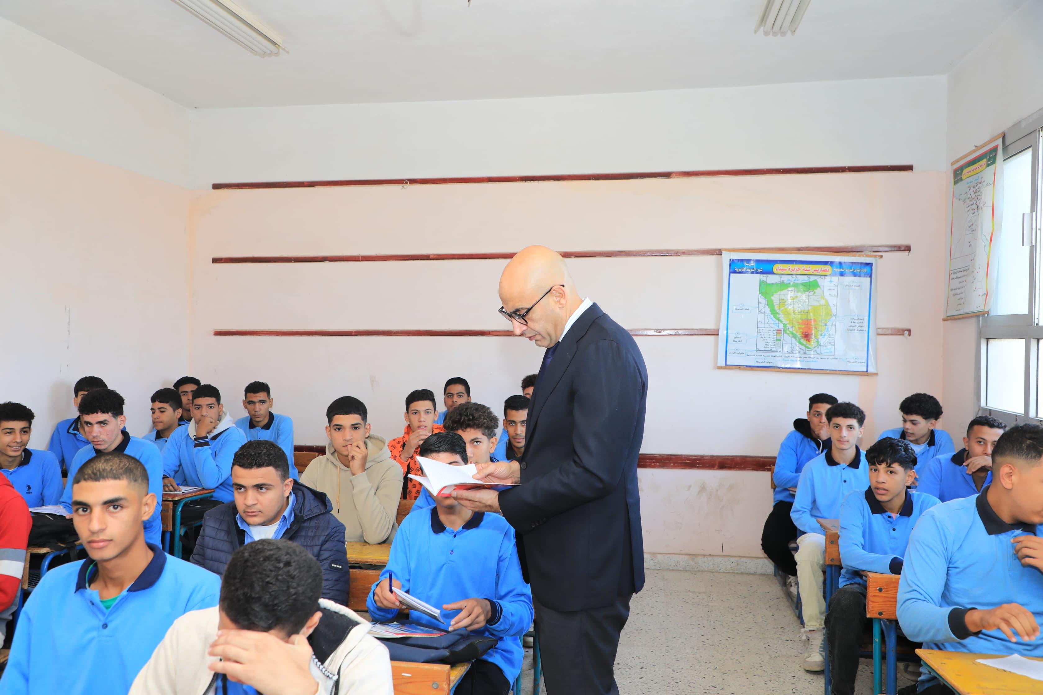 وزير التربية يتفقد المدارس لمراقبة انتظام العملية التعليمية وزير التربية يتفقد المدارس لمراقبة انتظام العملية التعليمية