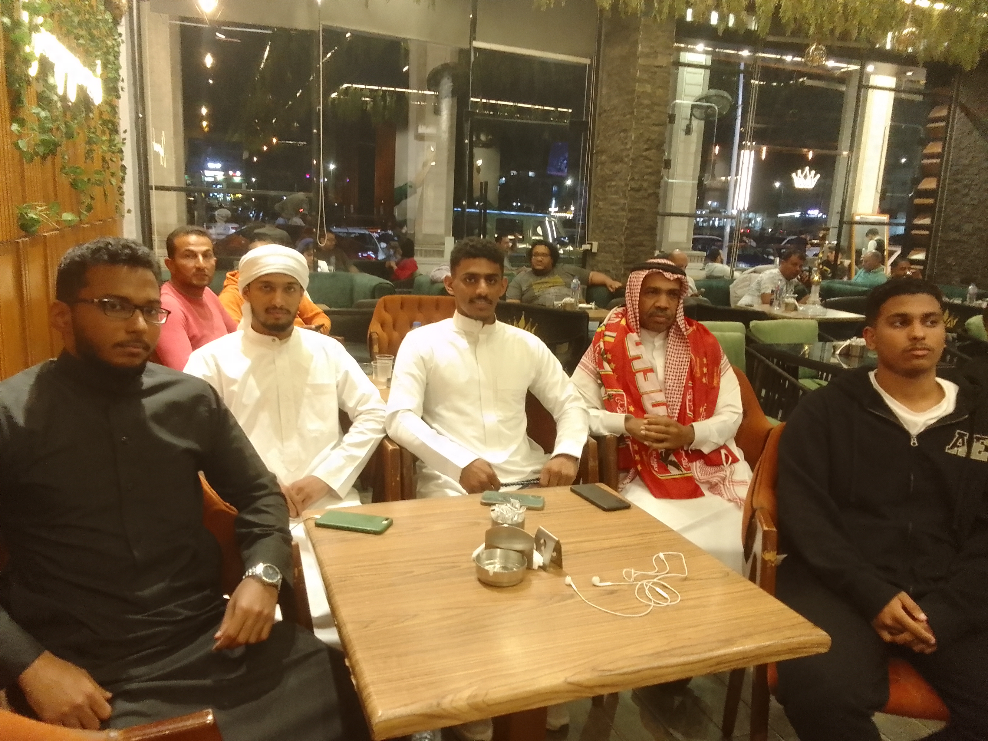 جماهير العين تتابع المباراة